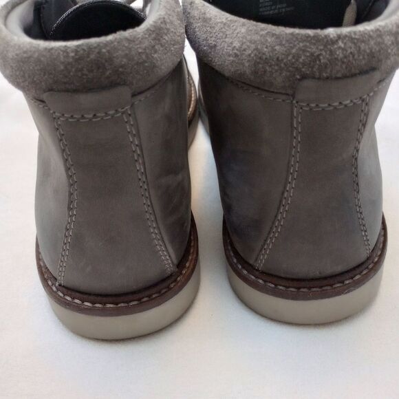 Clarks Grandin Top Chukka Boot in Gray Nubuck, size 8 main image 4